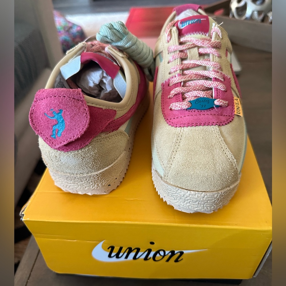 NWT HOT Nike Cortez SP Sesame / Pink Clay Size 7.5 Women or Size 6 Men